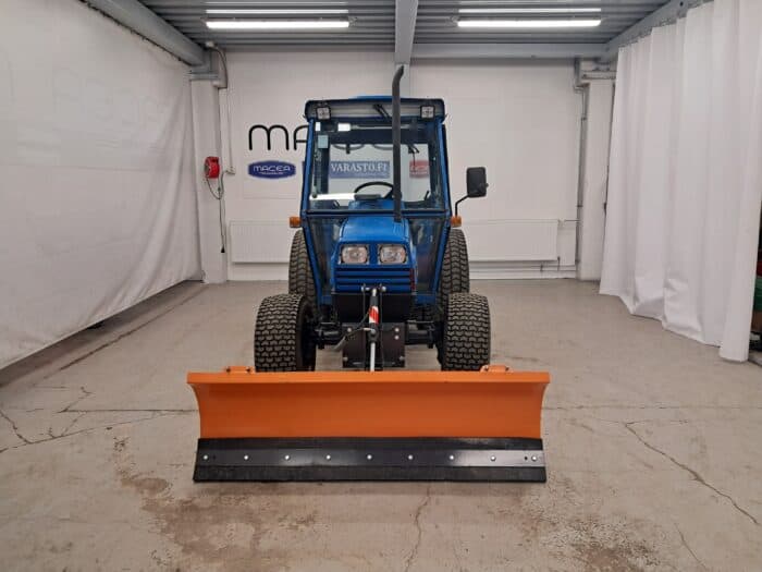 Iseki 530 4WD traktori ja puskulevy 170cm - Image 2