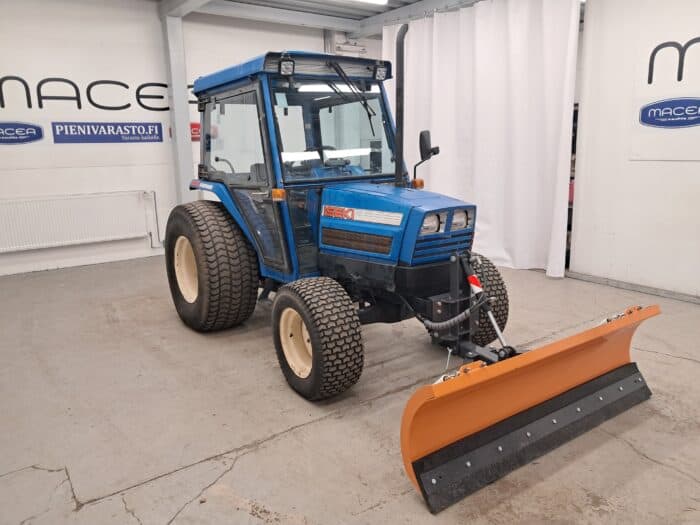 Iseki 530 4WD traktori ja puskulevy 170cm - Image 3