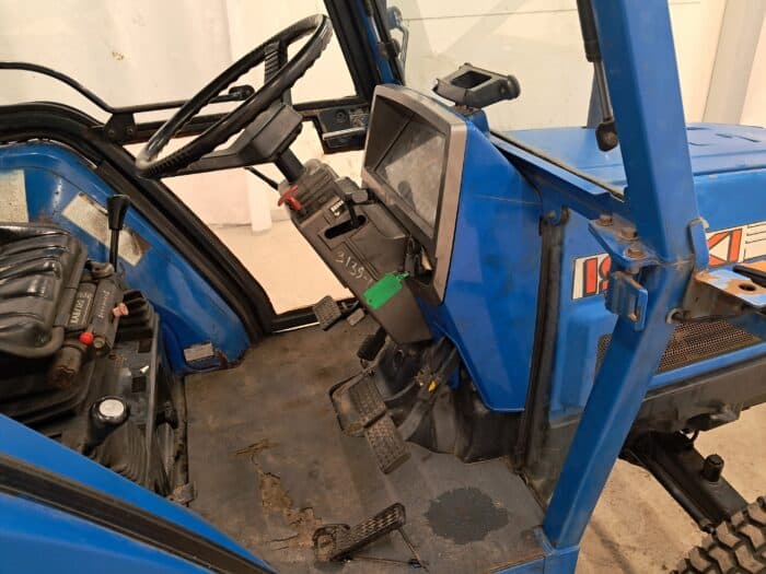 Iseki 530 4WD traktori ja puskulevy 170cm - Image 8
