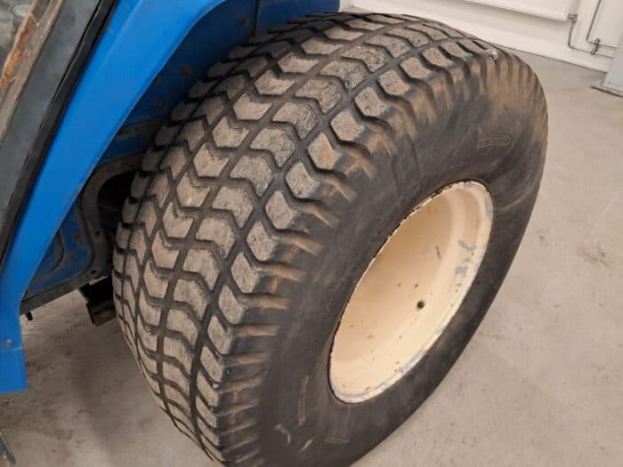 Iseki 530 4WD traktori ja puskulevy 170cm - Image 17