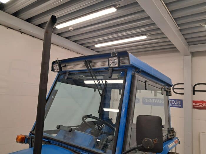Iseki 530 4WD traktori ja puskulevy 170cm - Image 24
