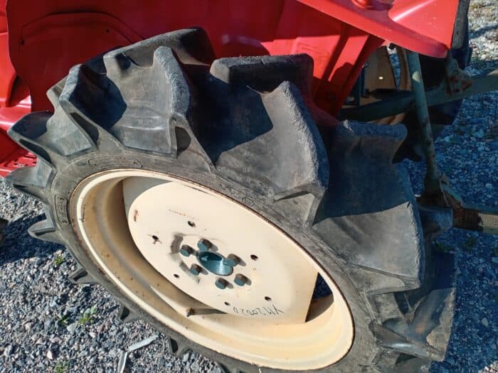 Yanmar YM2002D 4WD traktori, Uudella takakauhalla - Image 26