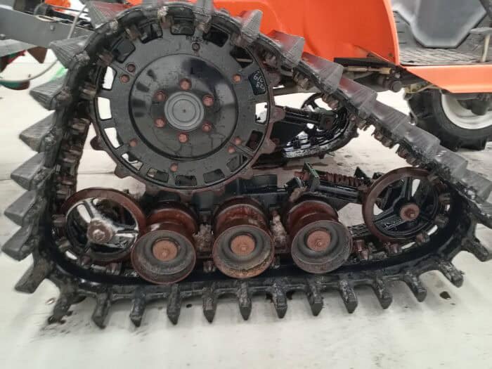 Kubota JB16 4WD traktori maanmuokkaimella, Takana telat! - Image 9