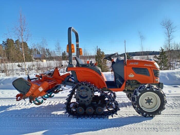 Kubota JB16 4WD traktori maanmuokkaimella, Takana telat! - Image 3