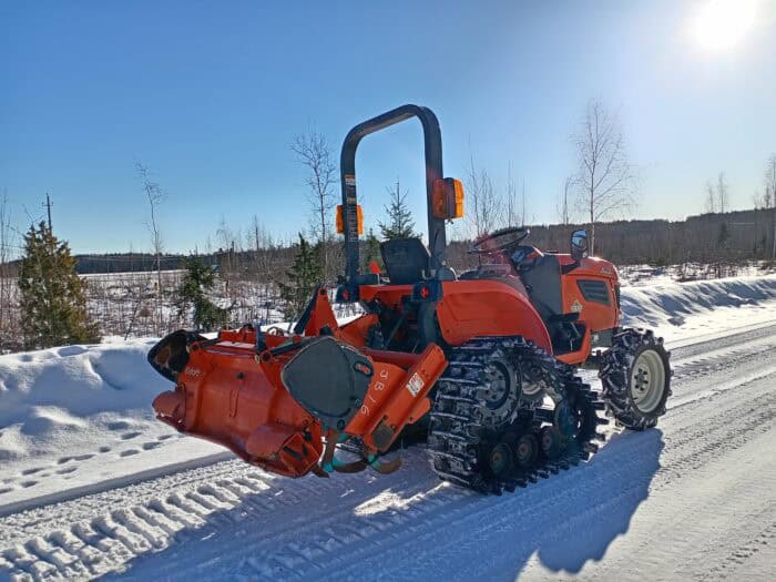 Kubota JB16 4WD traktori maanmuokkaimella, Takana telat! - Image 5