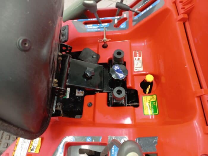 Yanmar AC10D 10hv telavetoinen traktori maanmuokkaimella - Image 17