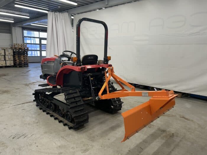 Telavetoinen Yanmar CT118 (25hv) traktori maanmuokkaimella - Image 8