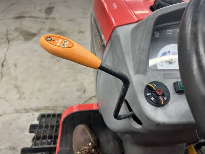Telavetoinen Yanmar CT118 (25hv) traktori maanmuokkaimella - Image 17
