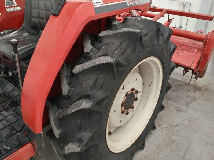 Mitsubishi MT33D Minitraktori etukuormaajalla ja maanmuokkaajalla, 4WD - Image 15