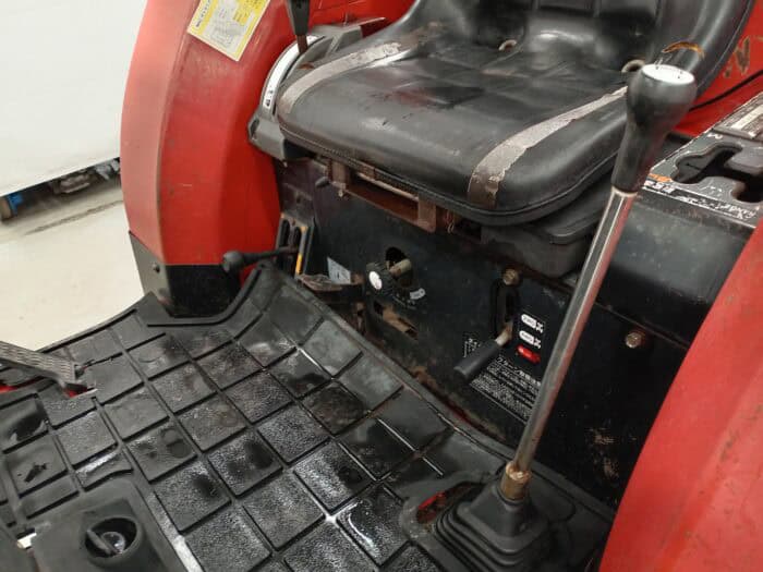 Mitsubishi MT33D Minitraktori etukuormaajalla ja maanmuokkaajalla, 4WD - Image 19