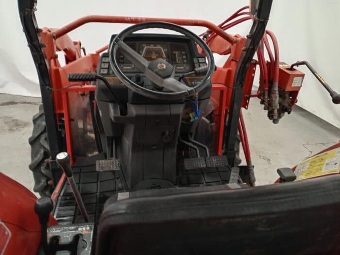 Mitsubishi MT33D Minitraktori etukuormaajalla ja maanmuokkaajalla, 4WD - Image 31