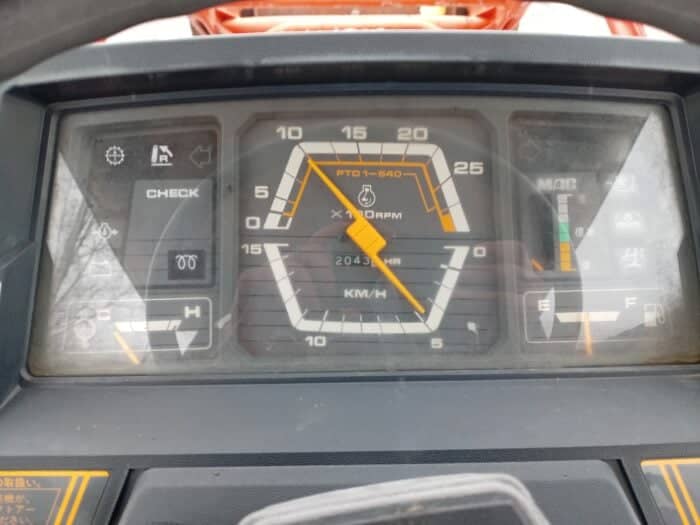Mitsubishi MT33D Minitraktori etukuormaajalla ja maanmuokkaajalla, 4WD - Image 36