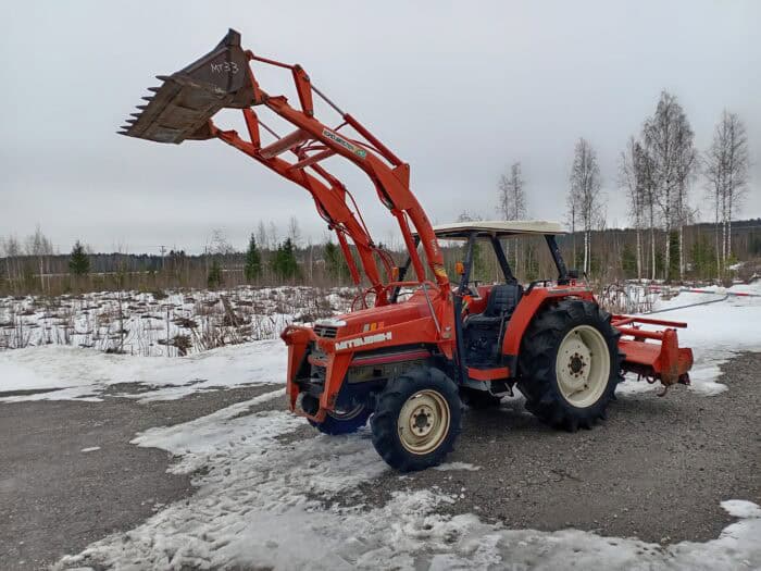 Mitsubishi MT33D Minitraktori etukuormaajalla ja maanmuokkaajalla, 4WD - Image 5
