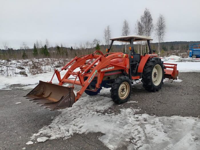 Mitsubishi MT33D Minitraktori etukuormaajalla ja maanmuokkaajalla, 4WD - Image 10