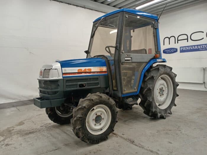 Iseki TF243F  Minitraktori, 4WD, 24hp, suunnanvaihtaja - Image 9