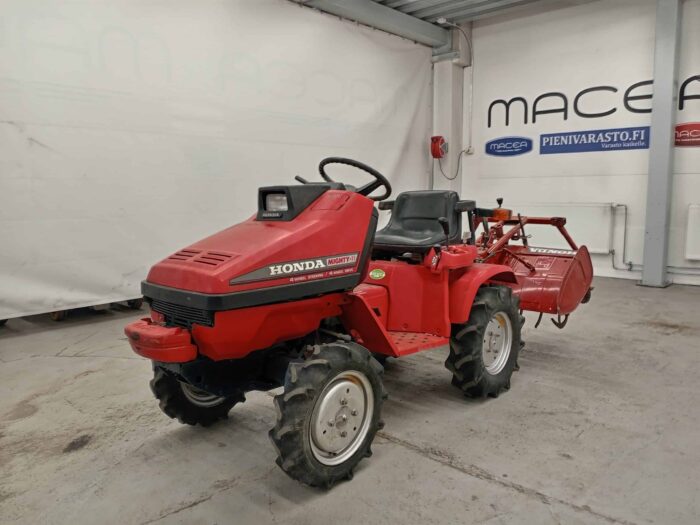 Honda Might 11, 4WD traktori, maamuokkaimella.
