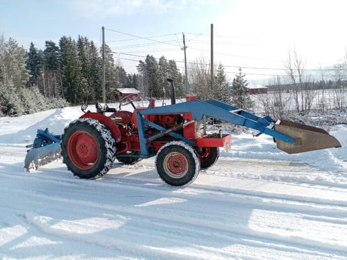 Valmet 361D traktori, Etukuormaajalla ja takalanalla - Image 2
