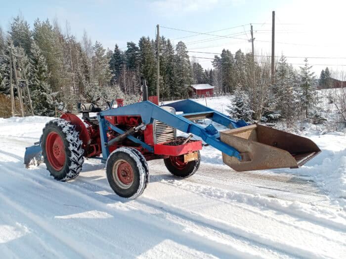 Valmet 361D traktori, Etukuormaajalla ja takalanalla - Image 3
