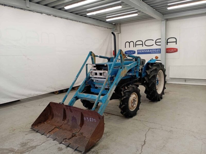 Mitsubishi D3850FD 38hv 4WD traktori etukuormaajalla