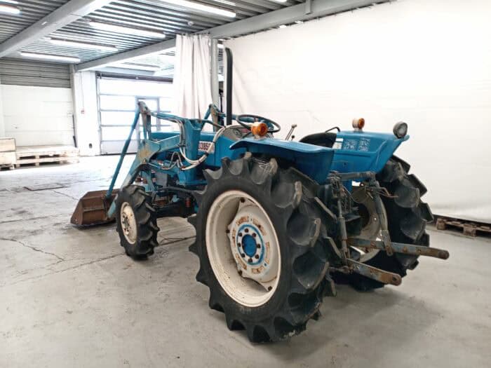 Mitsubishi D3850FD 38hv 4WD traktori etukuormaajalla - Image 3
