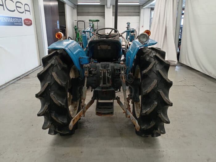 Mitsubishi D3850FD 38hv 4WD traktori etukuormaajalla - Image 4