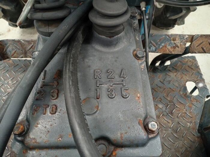 Mitsubishi D3850FD 38hv 4WD traktori etukuormaajalla - Image 14