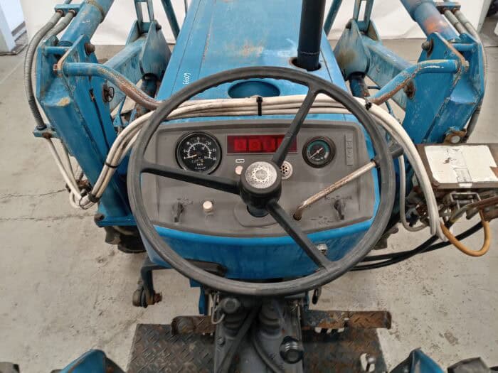 Mitsubishi D3850FD 38hv 4WD traktori etukuormaajalla - Image 18