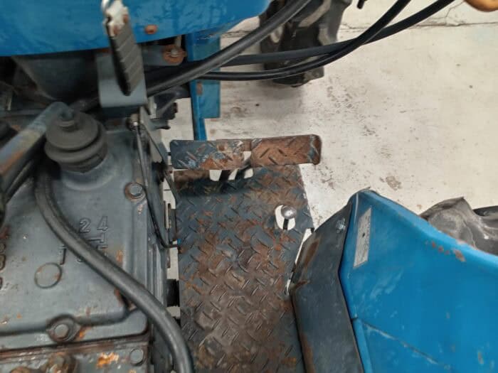 Mitsubishi D3850FD 38hv 4WD traktori etukuormaajalla - Image 20