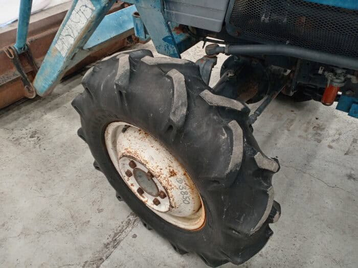 Mitsubishi D3850FD 38hv 4WD traktori etukuormaajalla - Image 22