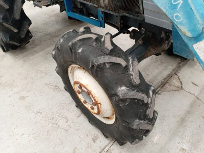 Mitsubishi D3850FD 38hv 4WD traktori etukuormaajalla - Image 23