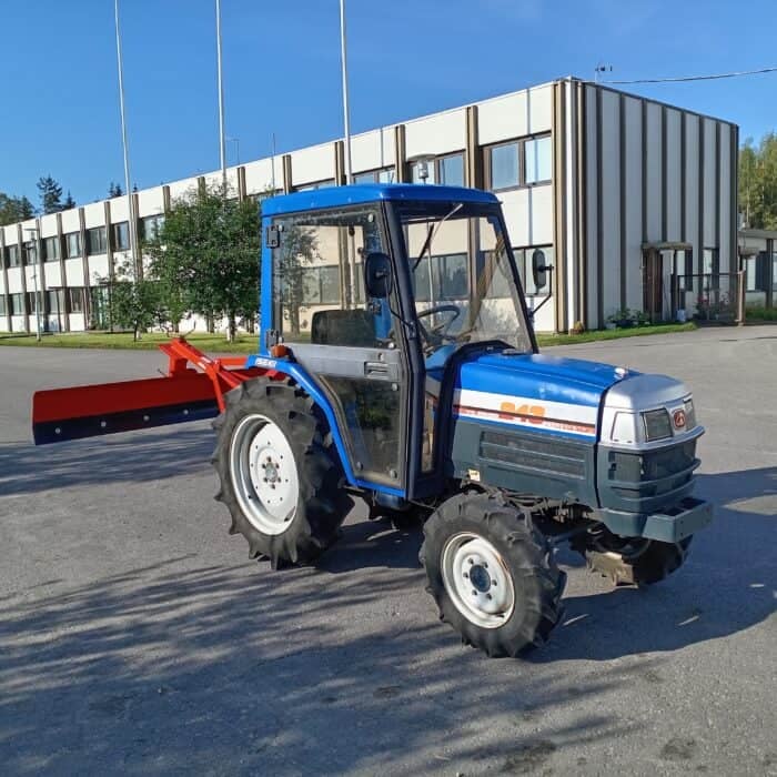 Iseki TF243F  Minitraktori, 4WD, 24hp, suunnanvaihtaja