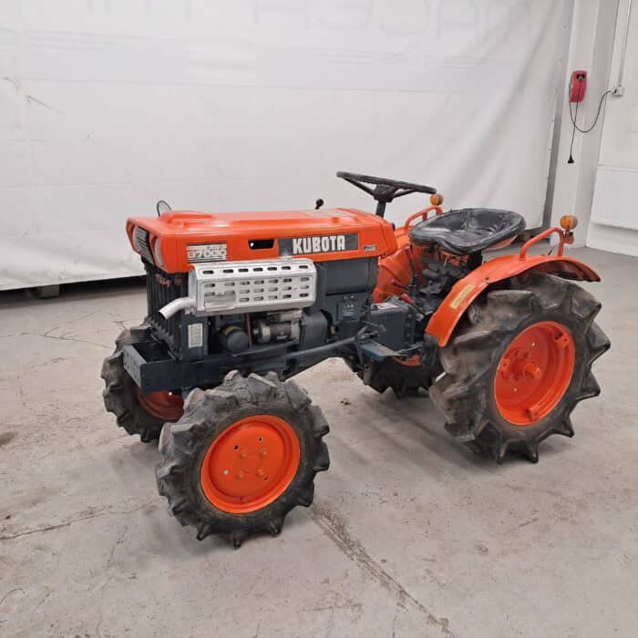 Kubota B7000 4WD, minitraktori