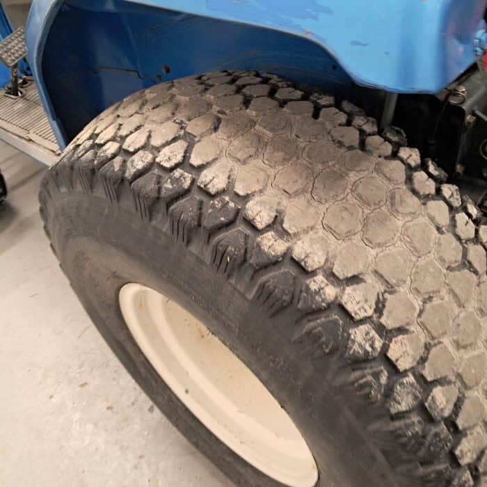 Iseki TF 330 FH MUE4 Hydraulinen etuaura ja manuaalisesti kippaava takakauha - Image 17