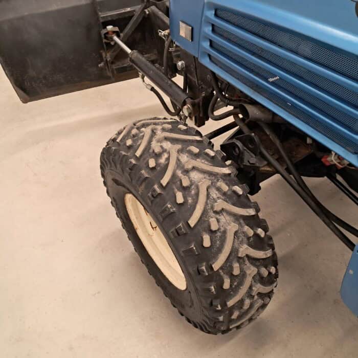 Iseki TF 330 FH MUE4 Hydraulinen etuaura ja manuaalisesti kippaava takakauha - Image 18