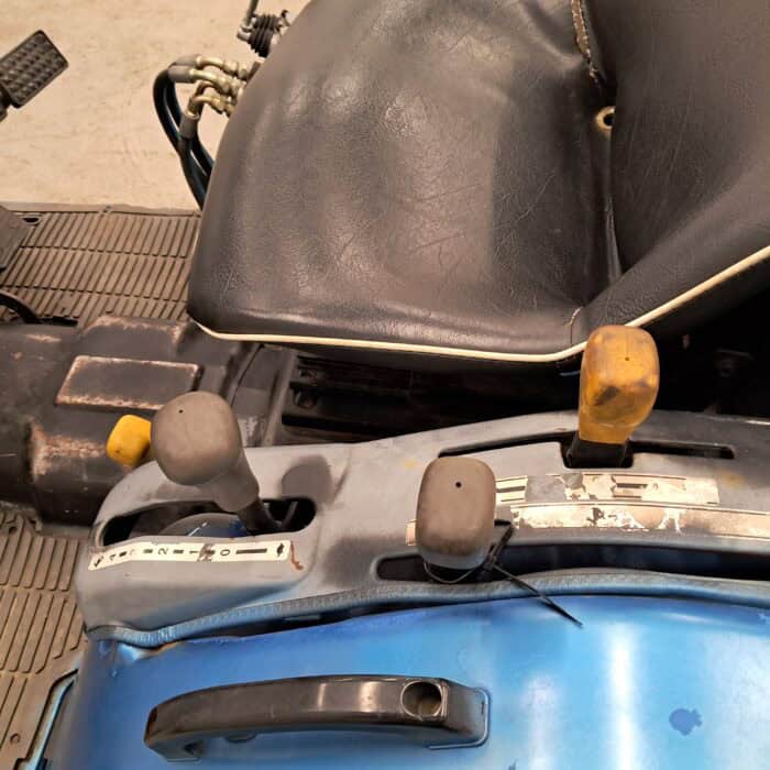 Iseki TF 330 FH MUE4 Hydraulinen etuaura ja manuaalisesti kippaava takakauha - Image 19