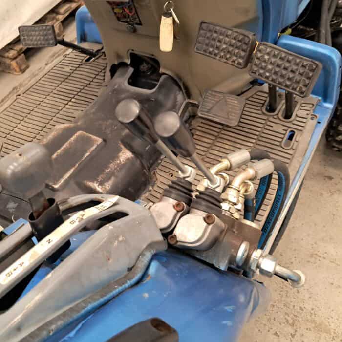 Iseki TF 330 FH MUE4 Hydraulinen etuaura ja manuaalisesti kippaava takakauha - Image 21