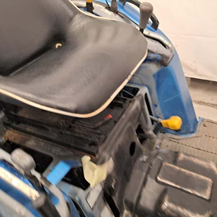Iseki TF 330 FH MUE4 Hydraulinen etuaura ja manuaalisesti kippaava takakauha - Image 23