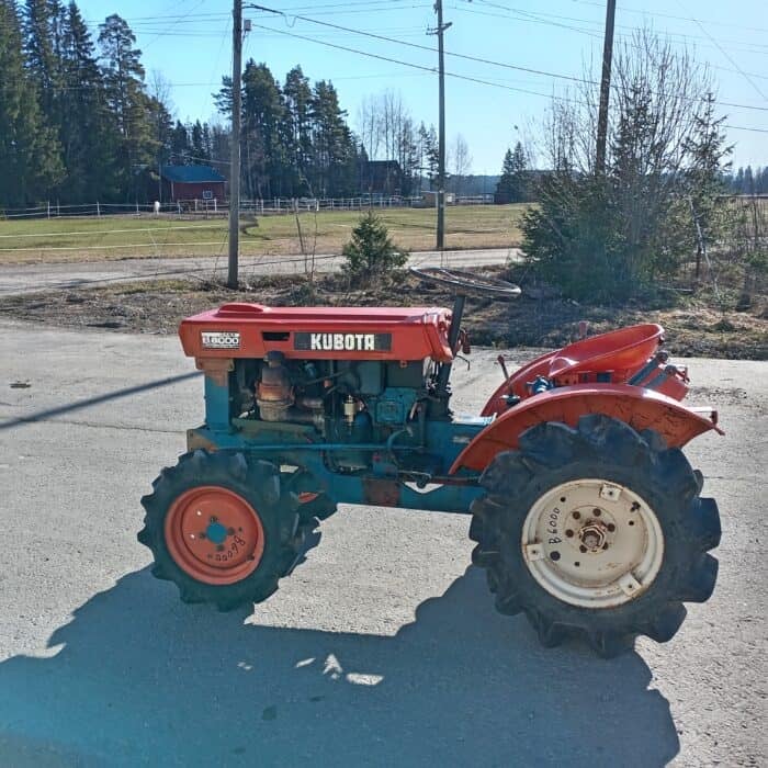 Kubota B6000 4WD traktori - Image 3
