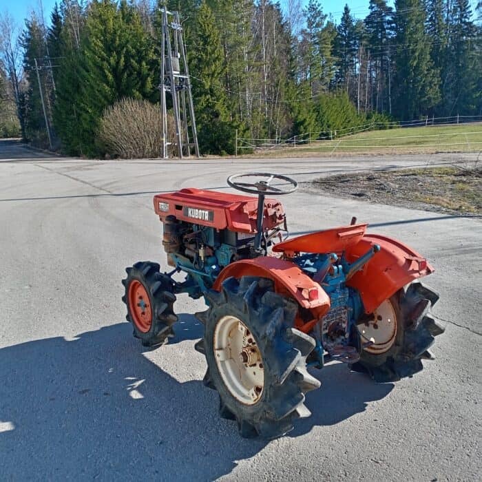 Kubota B6000 4WD traktori - Image 4
