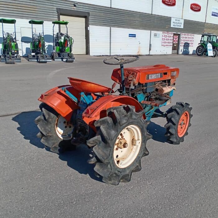Kubota B6000 4WD traktori - Image 5