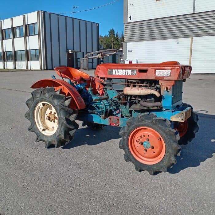 Kubota B6000 4WD traktori - Image 6
