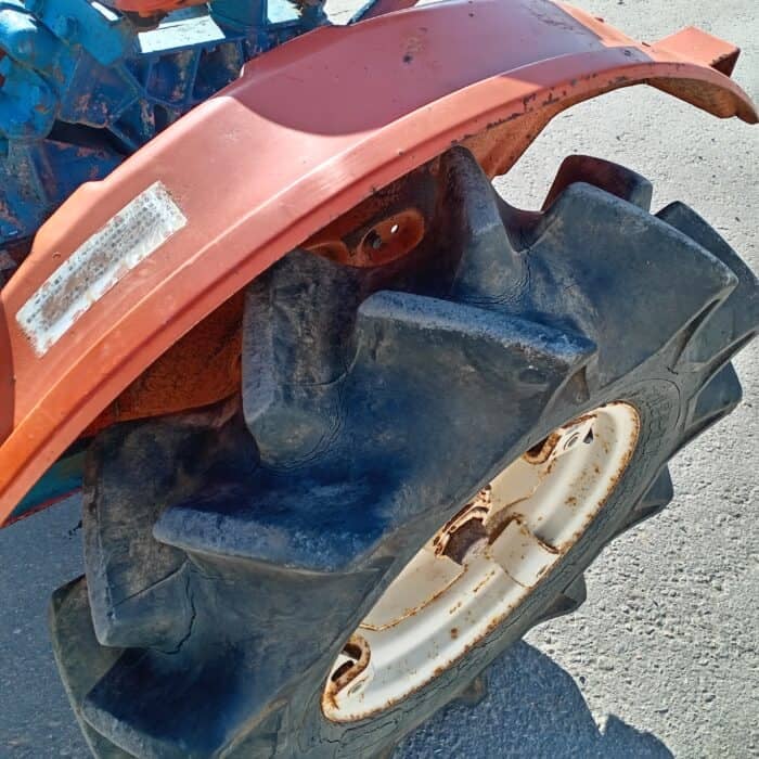 Kubota B6000 4WD traktori - Image 10