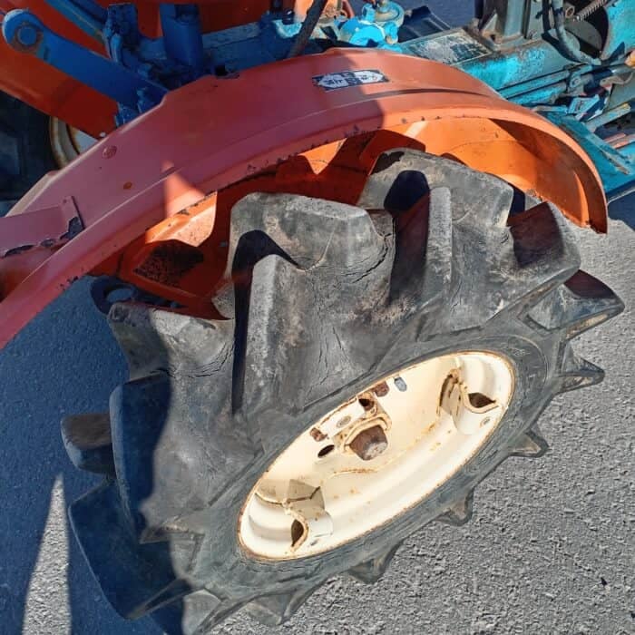 Kubota B6000 4WD traktori - Image 11