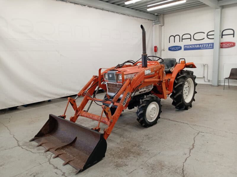 Kubota L2002DT 4WD, 20hv Minitraktori, etukuormaajalla!