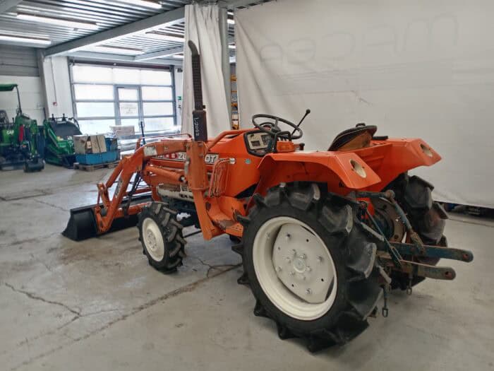 Kubota L2002DT 4WD, 20hv Minitraktori, etukuormaajalla! - Image 8
