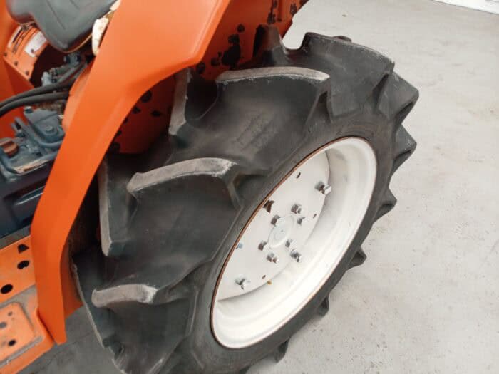 Kubota L2002DT 4WD, 20hv Minitraktori, etukuormaajalla! - Image 16