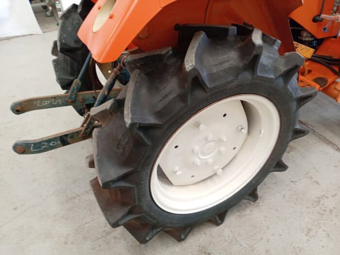Kubota L2002DT 4WD, 20hv Minitraktori, etukuormaajalla! - Image 17