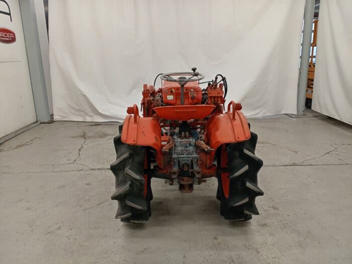 Kubota B7000 4WD minitraktori etukuormaajalla - Image 6