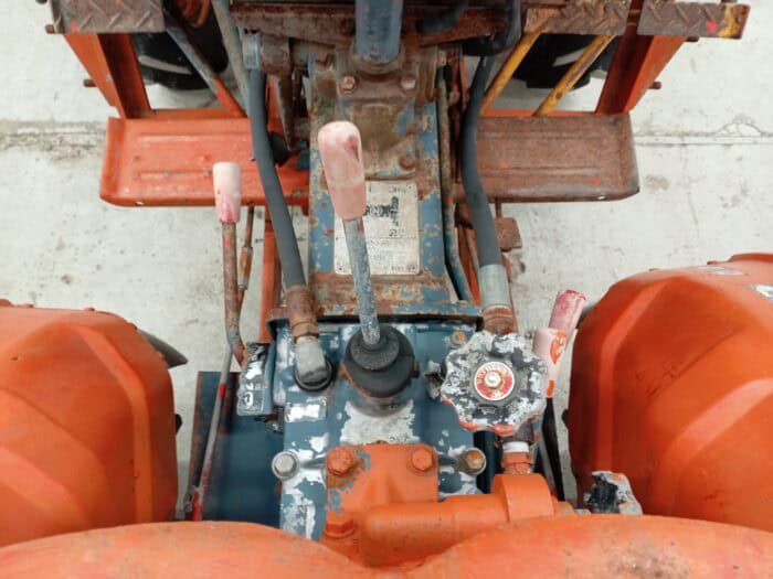 Kubota B7000 4WD minitraktori etukuormaajalla - Image 14