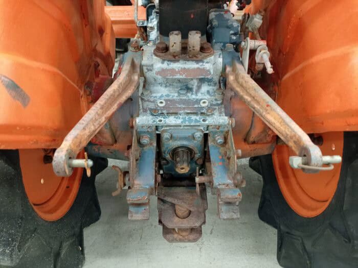 Kubota B7000 4WD minitraktori etukuormaajalla - Image 17
